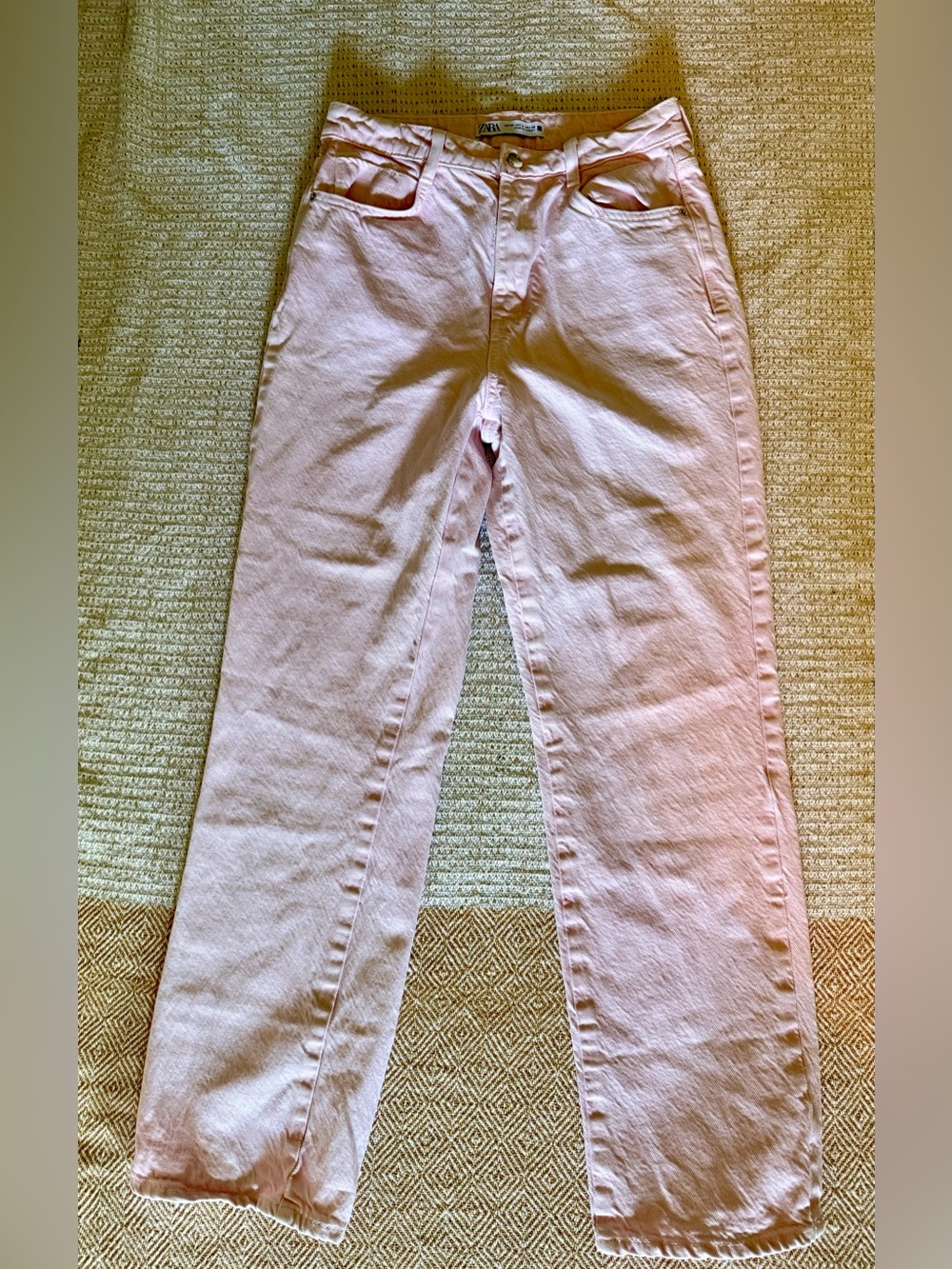 Zara Pastel Pink High-Rise Straight-Leg Jeans
Pretty in Pink Size 4 Cotton